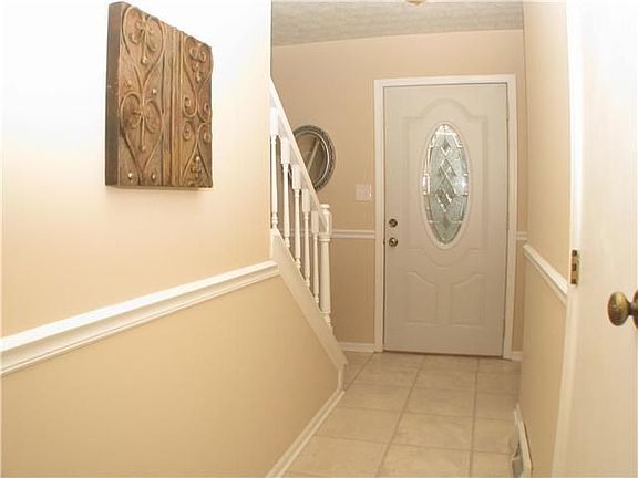 4th image of 1366 Hanson St