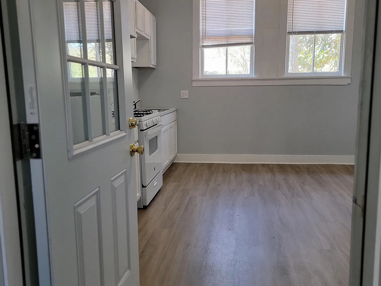533 W 4th Street - 3 — Photo 2