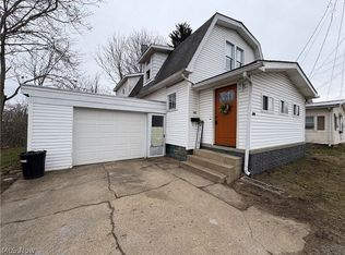 316 Bank Ln SE, New Philadelphia, OH 44663