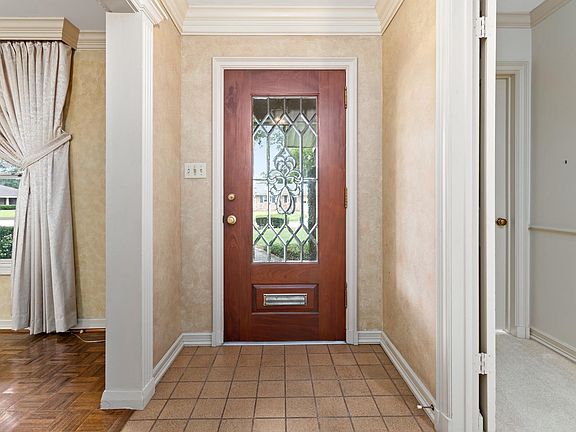 5th image of 4895 Regina Ln