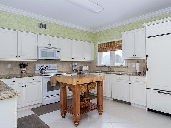 3rd image of 5040 Harmony Cir Unit 28