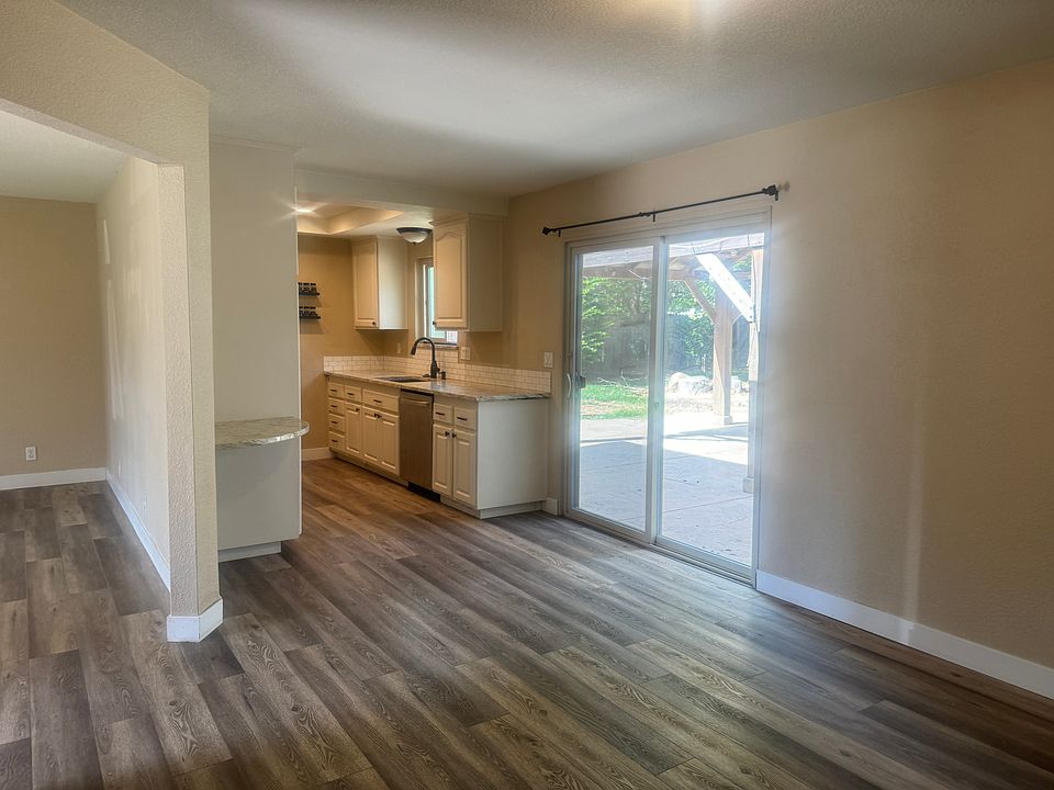 1st image of 640 Flagstaff Ct
