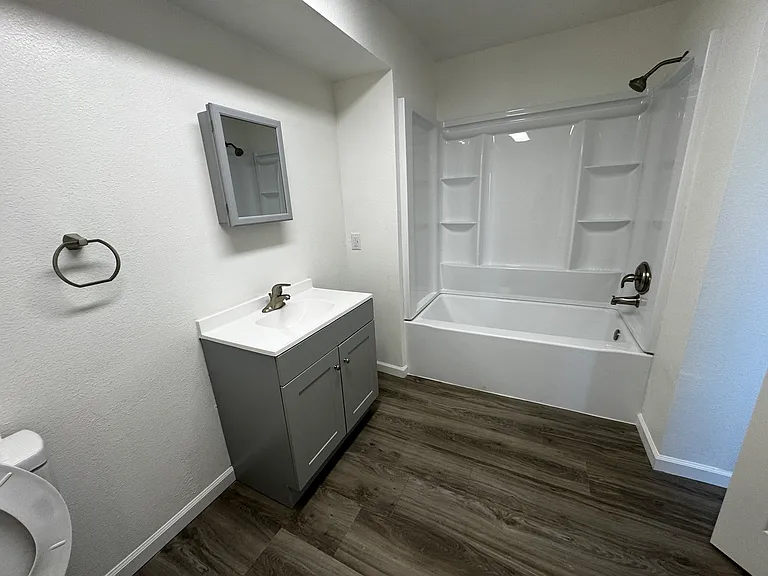 Sunrise Apartments — Photo 6