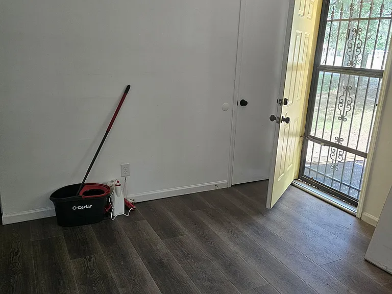 415 Dickens Ave — Photo 9