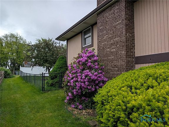 3rd image of 1270 S Park Ln
