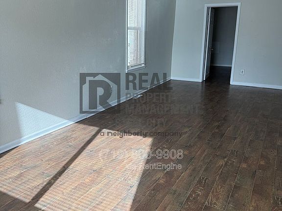 5th image of 927 E 1st St