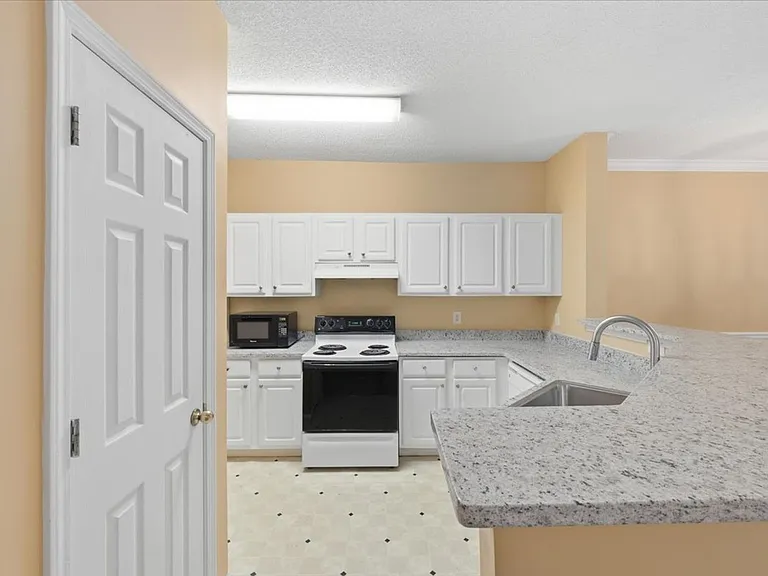 1202 Walden Park Dr — Photo 34