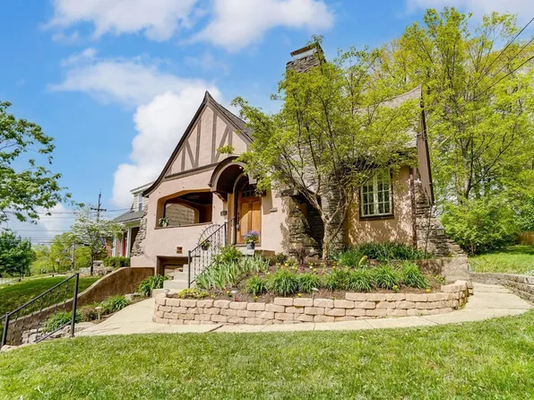 2910 Douglas Ter, Cincinnati, OH 45212