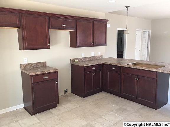 3rd image of 211 Sedgewick Dr