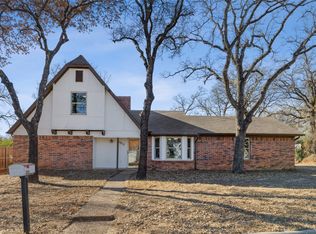 1012 Oak Ridge Dr, Azle, TX 76020