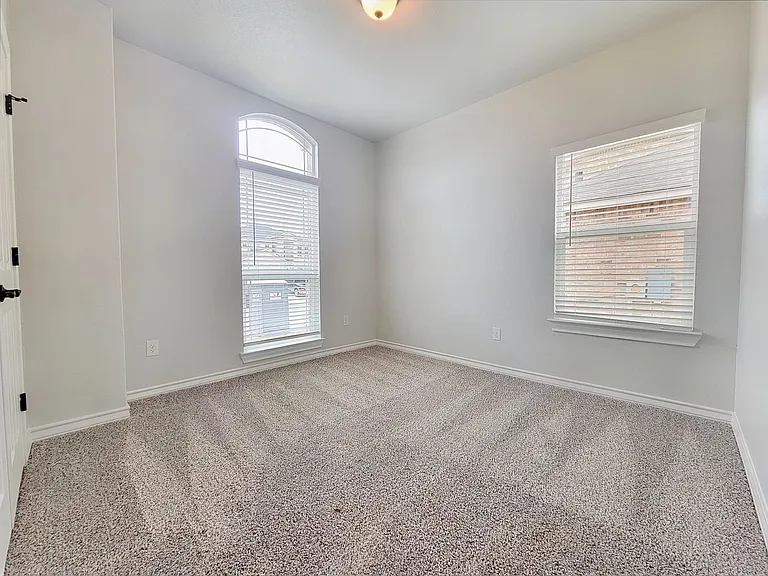 4413 Royal Oak Blvd — Photo 11