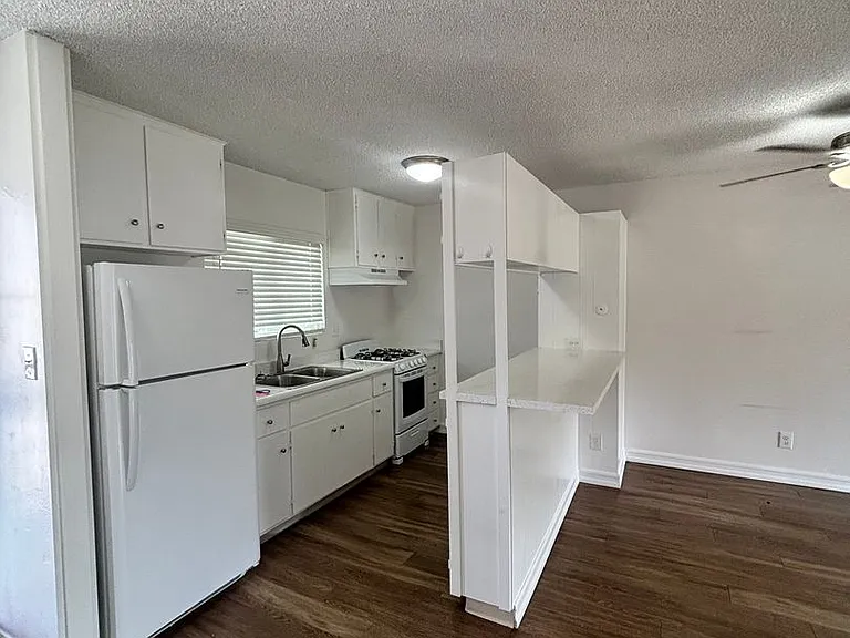University Terrace Apartments — Photo 3