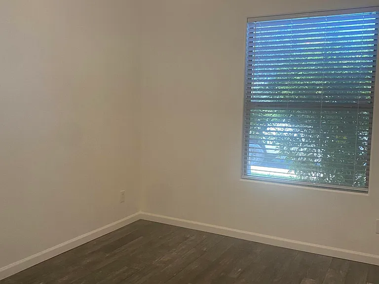 7721 S 68th Dr — Photo 12