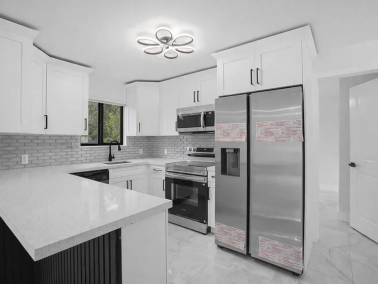 1411 NW 40th St — Photo 9