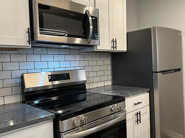 127 Henderson St #2 — Photo 48