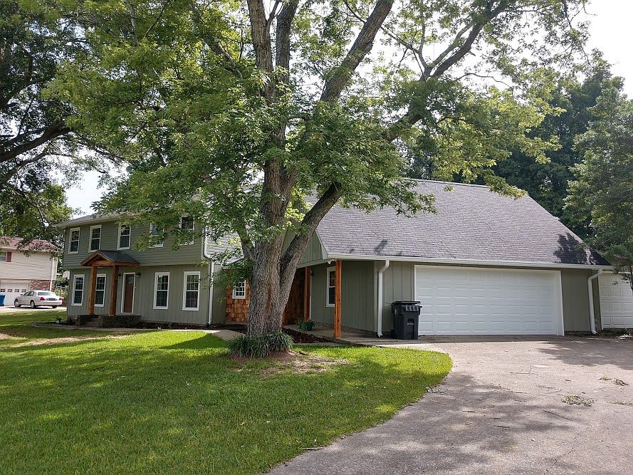 3-Car Garage w/ new door