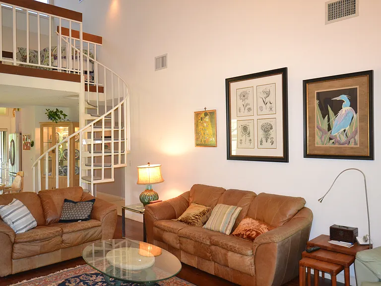 112 Lindsay Ln — Photo 16