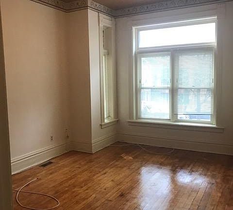 5th image of 1120 W Newport Ave APT 1
