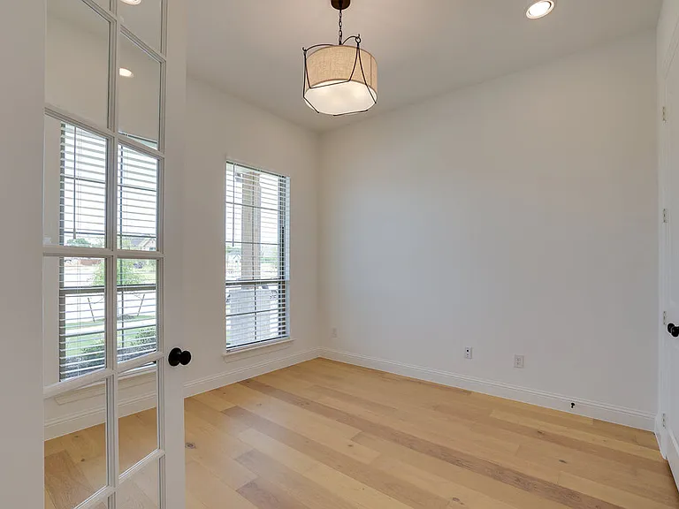 611 Hummingbird Dr — Photo 8
