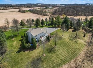 1517 Hommen Rd, Deerfield, WI 53531
