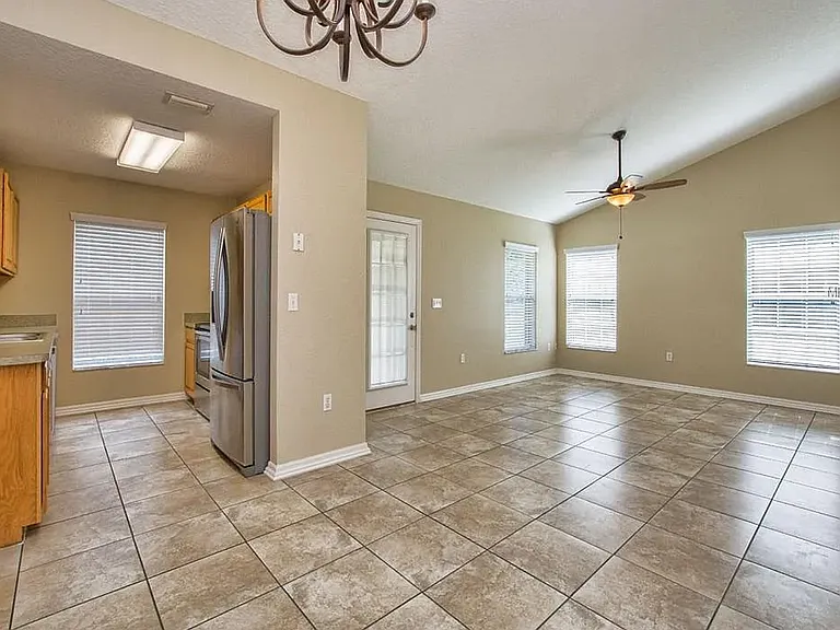 25024 Quaker Ridge Ave — Photo 11