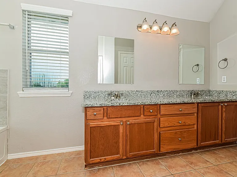 309 Cobblestone Dr — Photo 12
