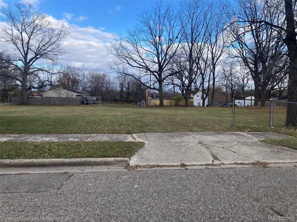 32 Riker St, Pontiac, MI 48342