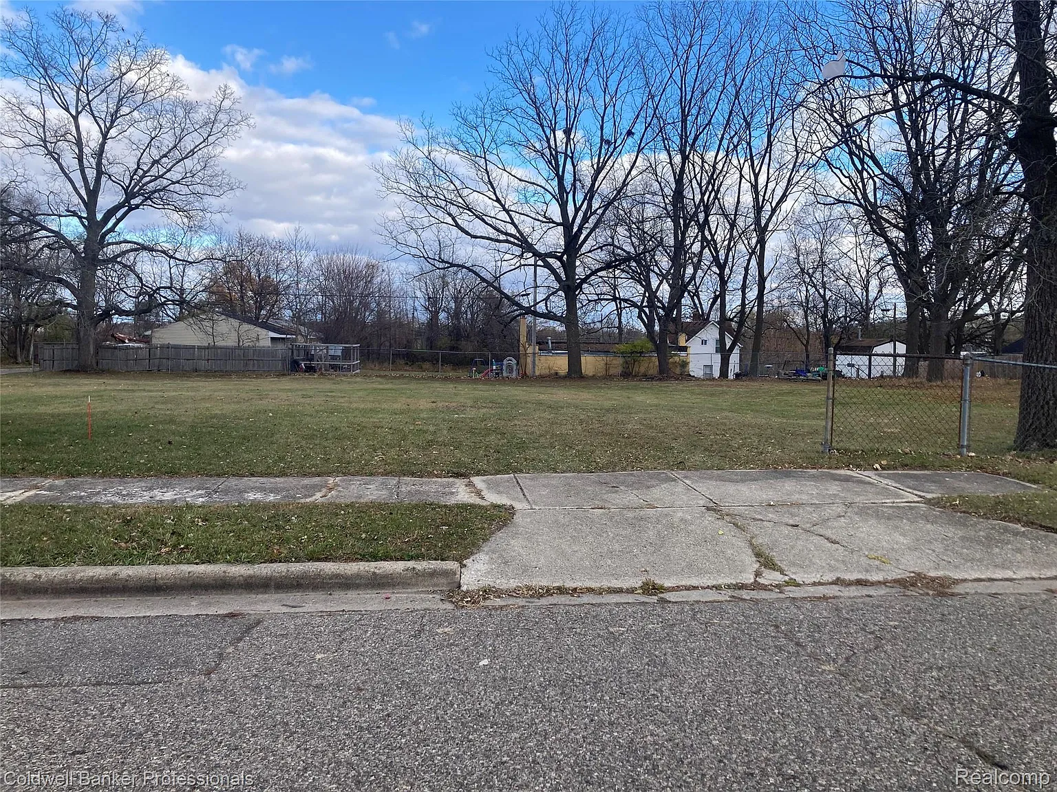 32 Riker St photo 1