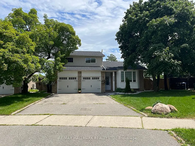 6089 Starfield Cres — Photo 1