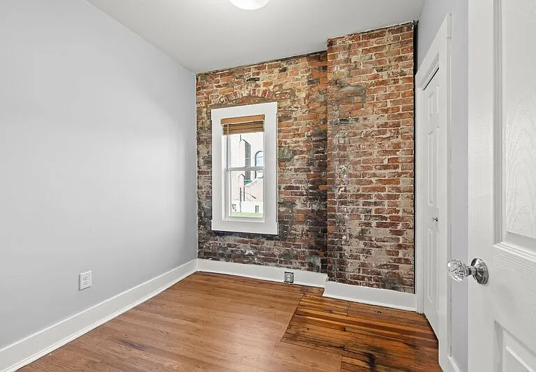 1683 E Main St — Photo 14