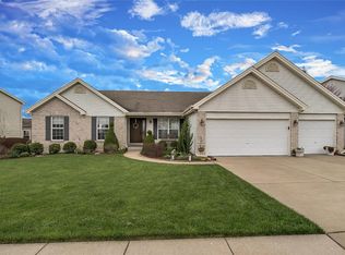 525 Greenbriar Downs Dr, Saint Peters, MO 63376