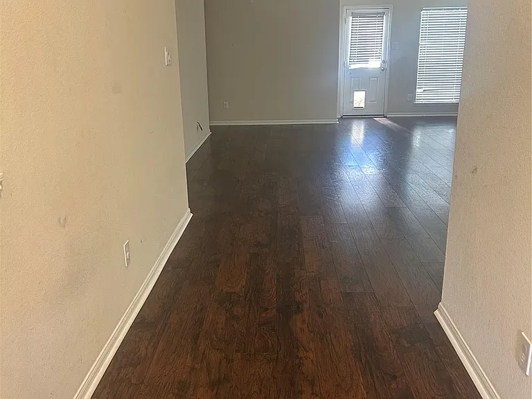 8407 N Broadleaf Ave — Photo 3