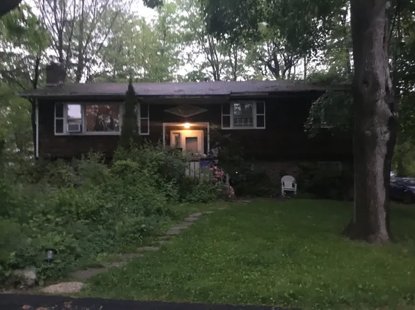 55 Amory Ave, Pearl River, NY 10965