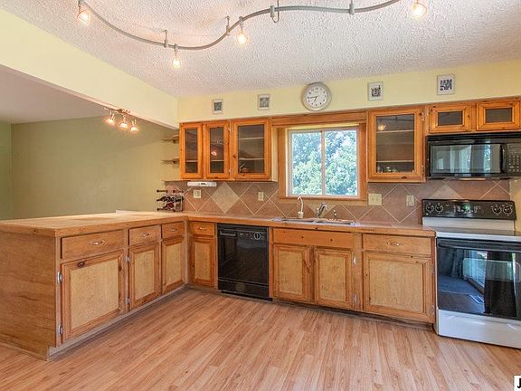 2nd image of 10301 Fairway Dr