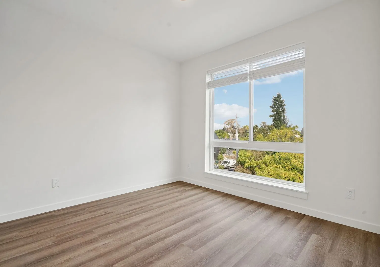 River Park Apartments — Photo 3