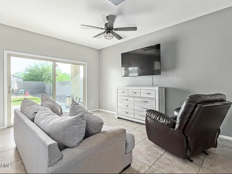 30987 W Columbus Ave — Photo 10