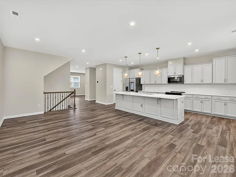 420 Burr St — Photo 15