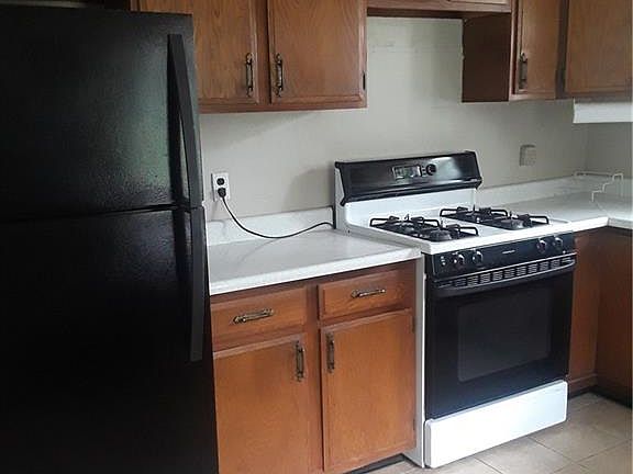 4th image of 38 Wickham Ave
