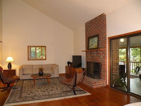 3rd image of 44 Queens Ct