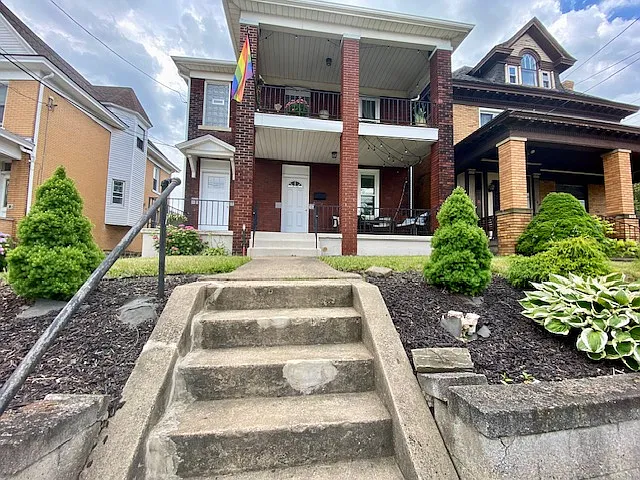 302 Bailey Ave #1