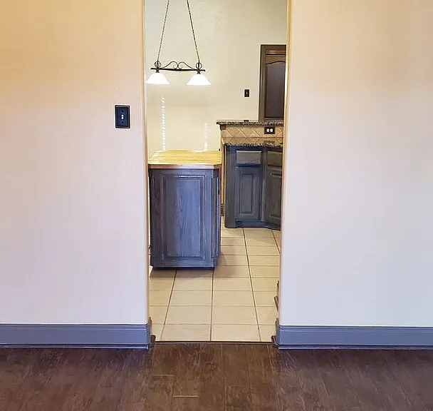 1621 Colonial Dr — Photo 4