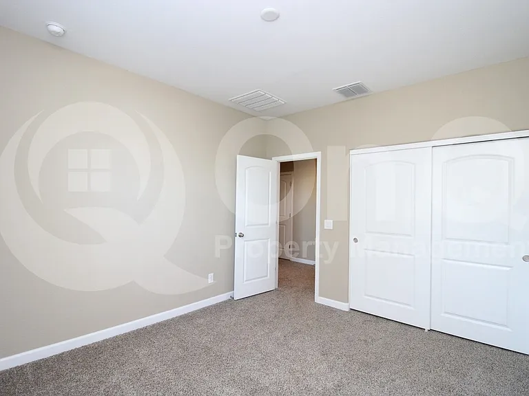 30425 W Picadilly Rd — Photo 8