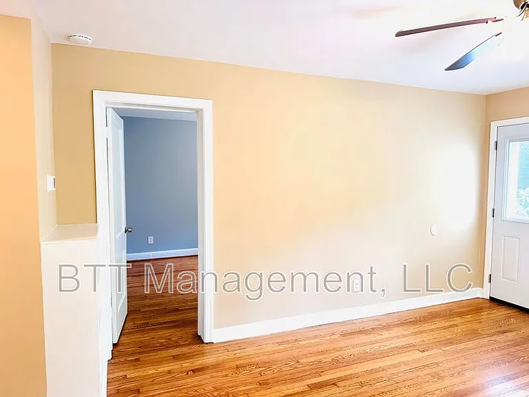 907 Hudson Ave #3 — Photo 10