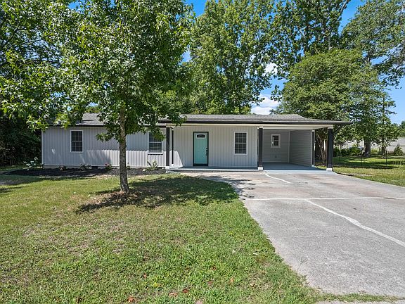 3rd image of 2318 Caroline Dr