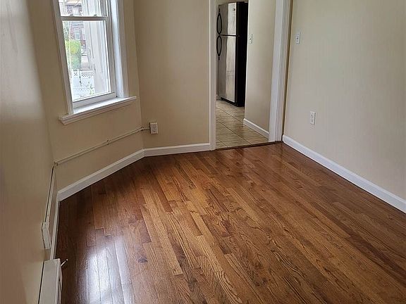 3rd image of 286 Nagel St #3