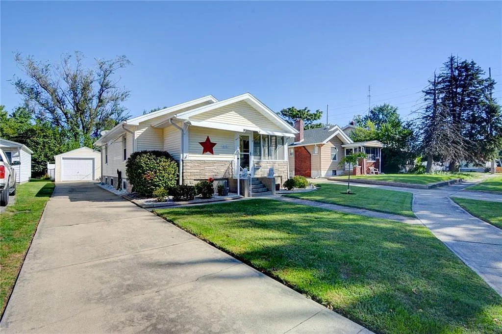 2178 E Hendrix St photo 1