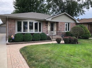 6823 W Cleveland St, Niles, IL 60714