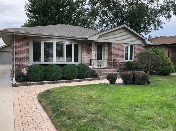 6823 W Cleveland St, Niles, IL 60714