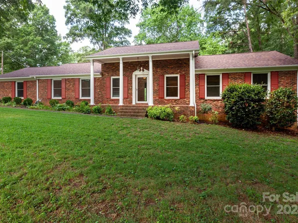 4528 Whispering Oaks Dr, Charlotte, NC 28213