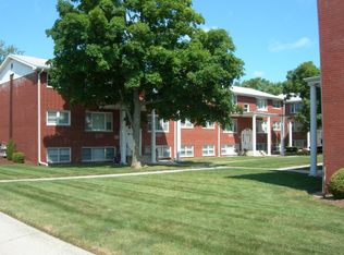 1211 Chicago St APT 10, Valparaiso, IN 46383